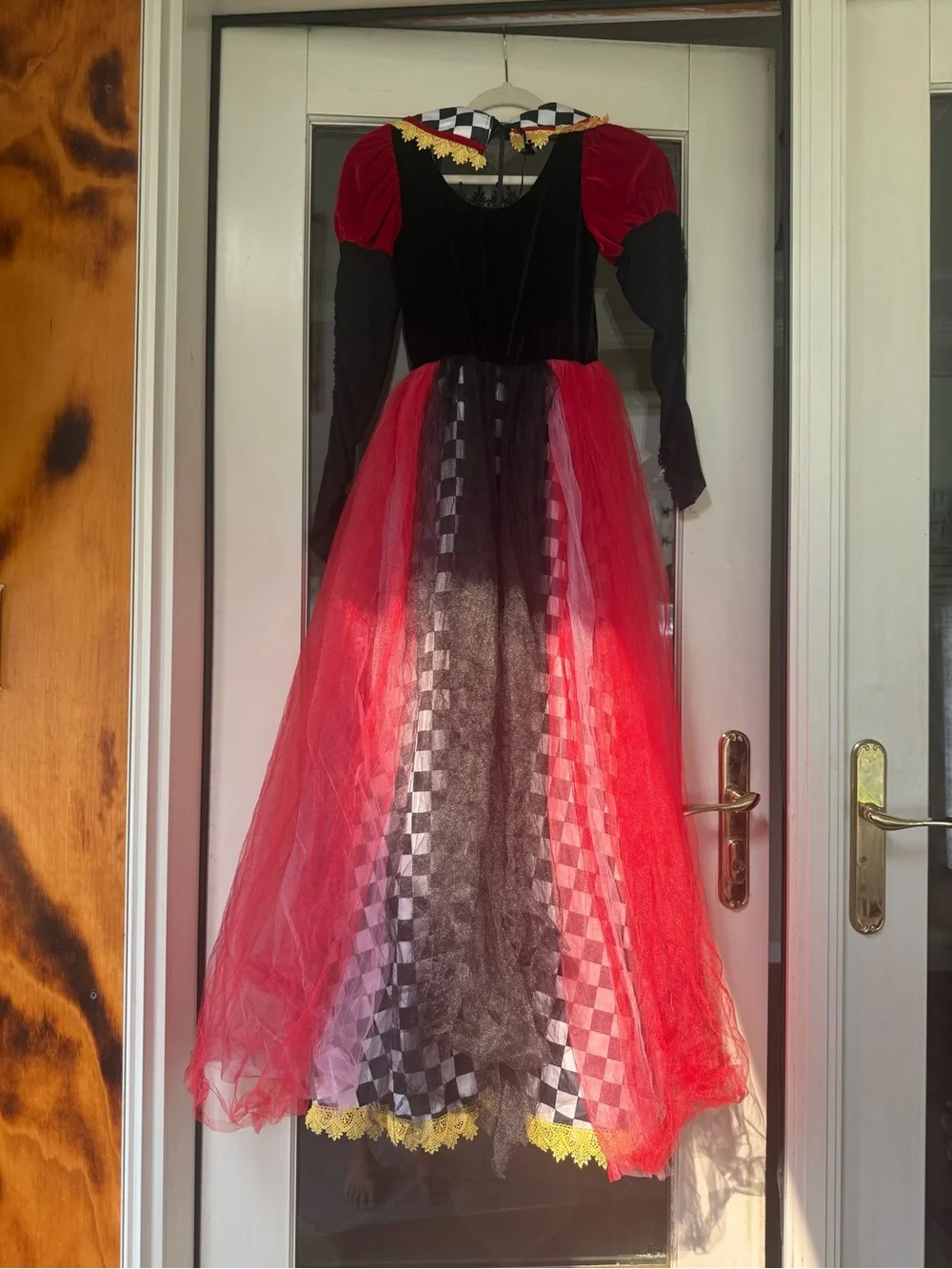 HalloweenCostumes.com classic queen